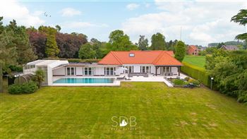 Prachtige villa met zwembad, paardenstallen, paddock en grasland te Affligem ( België | Vlaams-Brabant)